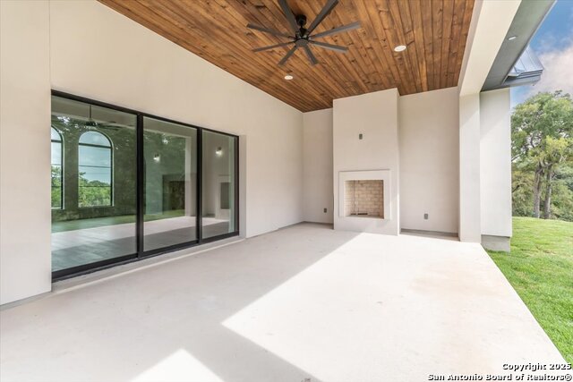 Listing photo id 31 for 26819 Pecan Bluff
