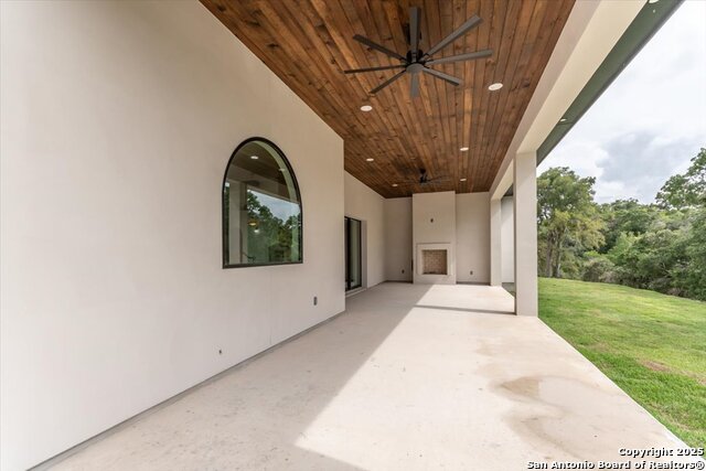 Listing photo id 32 for 26819 Pecan Bluff