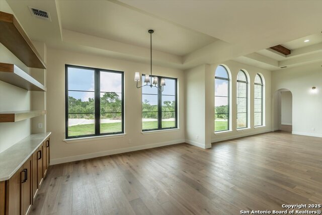 Listing photo id 3 for 26819 Pecan Bluff
