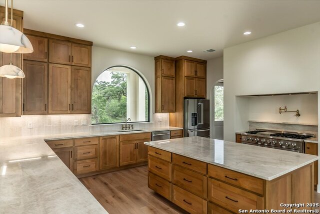 Listing photo id 5 for 26819 Pecan Bluff