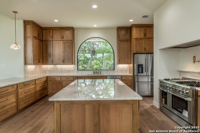 Listing photo id 6 for 26819 Pecan Bluff