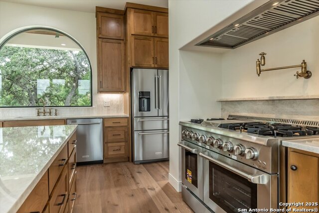 Listing photo id 7 for 26819 Pecan Bluff