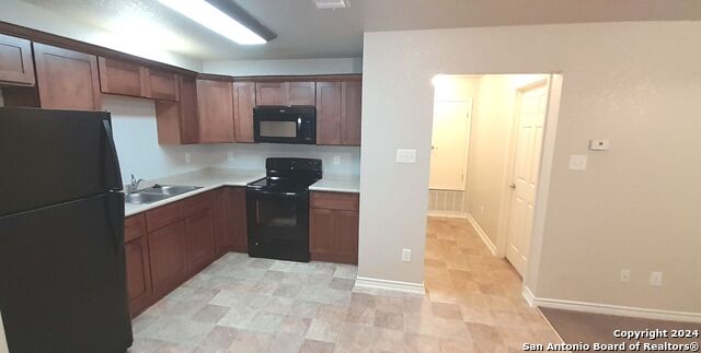 Image 3 of 13 For 112 Lone Oak  D204