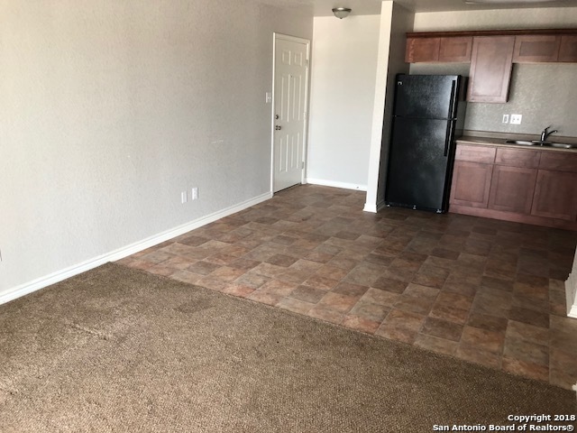 Image 6 of 13 For 112 Lone Oak  D204