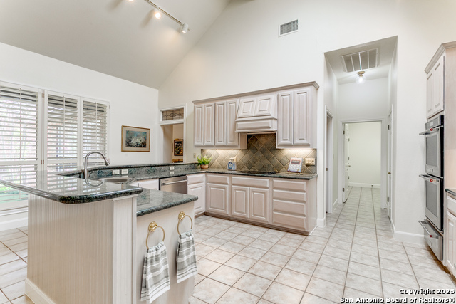 Listing photo id 8 for 50 Bristol Green