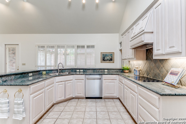 Listing photo id 9 for 50 Bristol Green