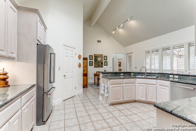 Listing photo id 10 for 50 Bristol Green