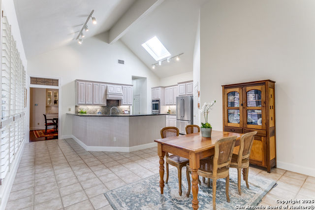 Listing photo id 11 for 50 Bristol Green