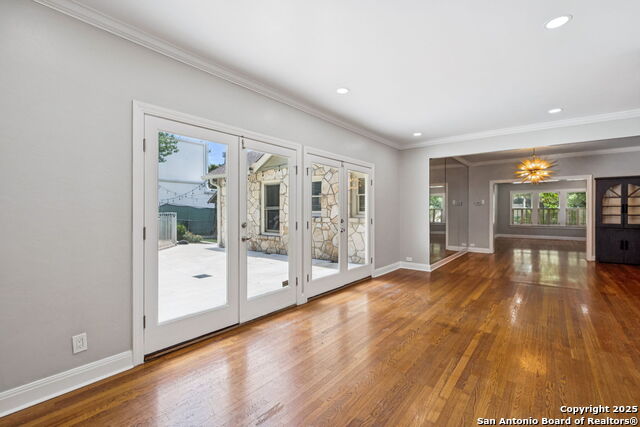 Listing photo id 9 for 102 Nacogdoches