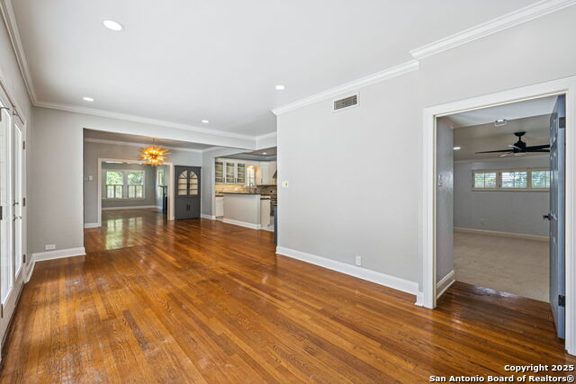 Listing photo id 10 for 102 Nacogdoches
