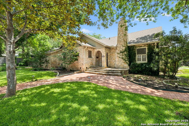 Listing photo id 0 for 102 Nacogdoches