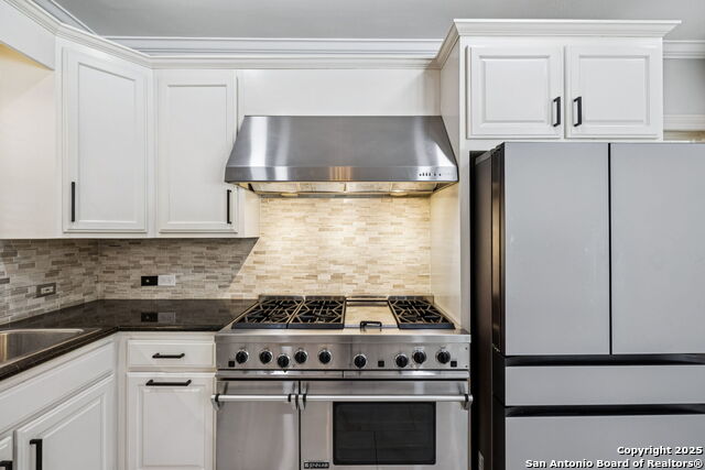 Listing photo id 18 for 102 Nacogdoches