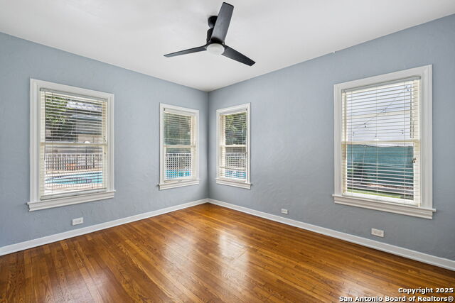Listing photo id 24 for 102 Nacogdoches