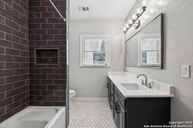 Listing photo id 26 for 102 Nacogdoches