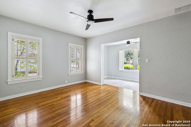 Listing photo id 28 for 102 Nacogdoches