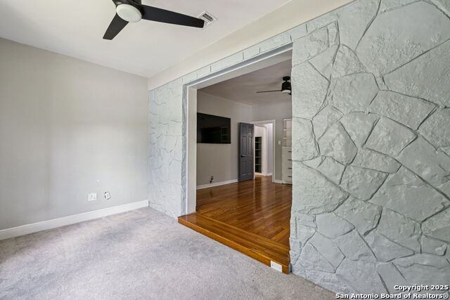 Listing photo id 29 for 102 Nacogdoches