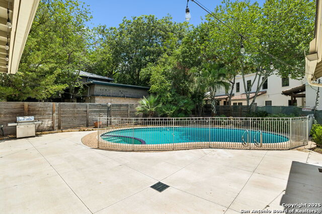 Listing photo id 32 for 102 Nacogdoches