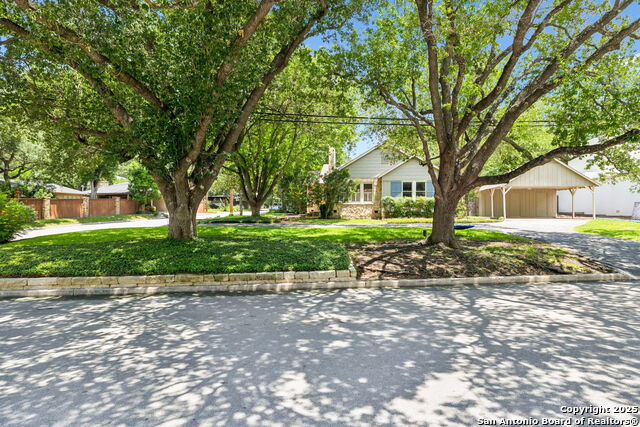 Listing photo id 35 for 102 Nacogdoches
