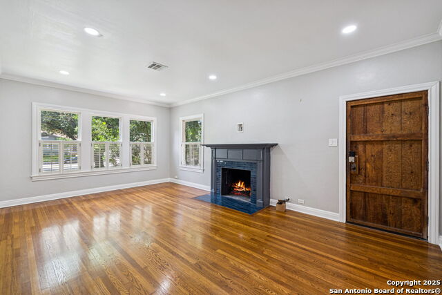 Listing photo id 2 for 102 Nacogdoches