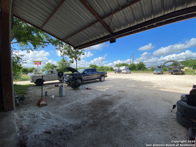 Listing photo id 16 for 8491 Us Highway 281