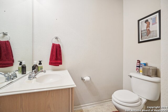 Listing photo id 9 for 3933 Brook Hollow Dr