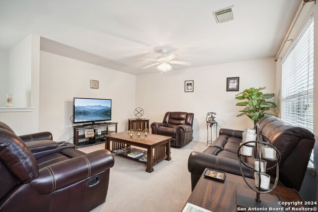 Listing photo id 10 for 3933 Brook Hollow Dr