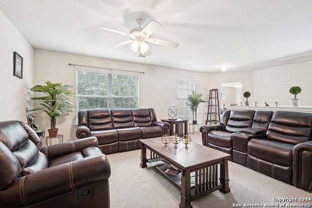 Listing photo id 11 for 3933 Brook Hollow Dr