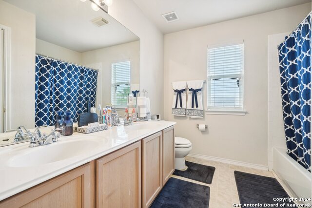 Listing photo id 16 for 3933 Brook Hollow Dr