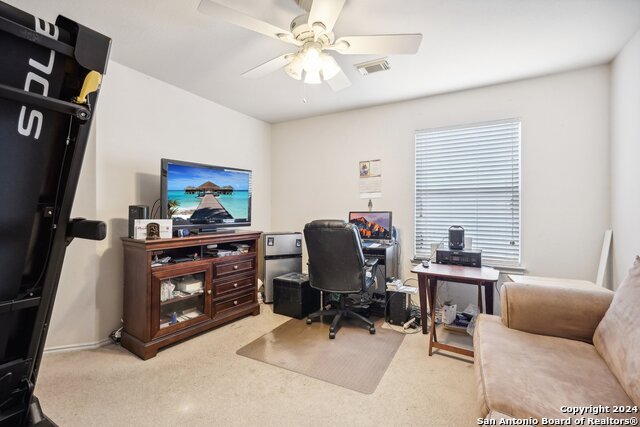 Listing photo id 17 for 3933 Brook Hollow Dr