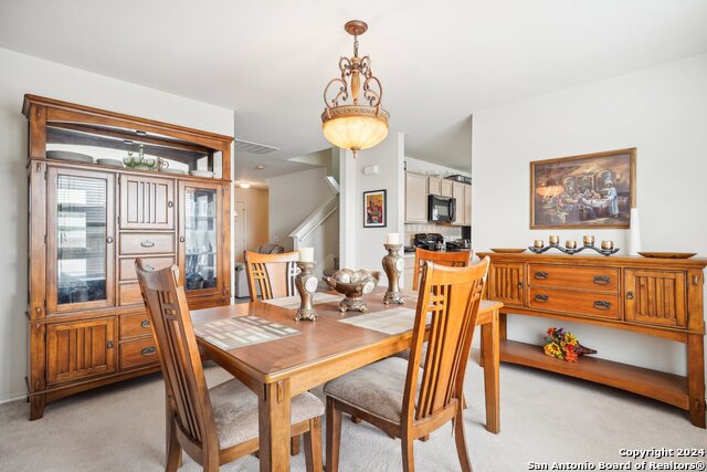 Listing photo id 3 for 3933 Brook Hollow Dr