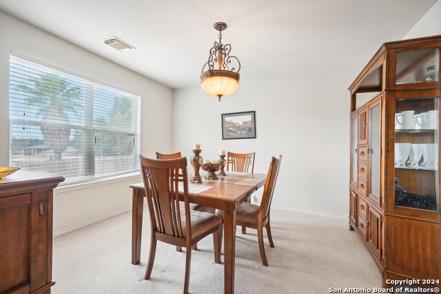 Listing photo id 4 for 3933 Brook Hollow Dr