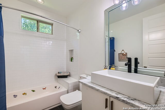 Image 20 of 31 For 7 Saxby