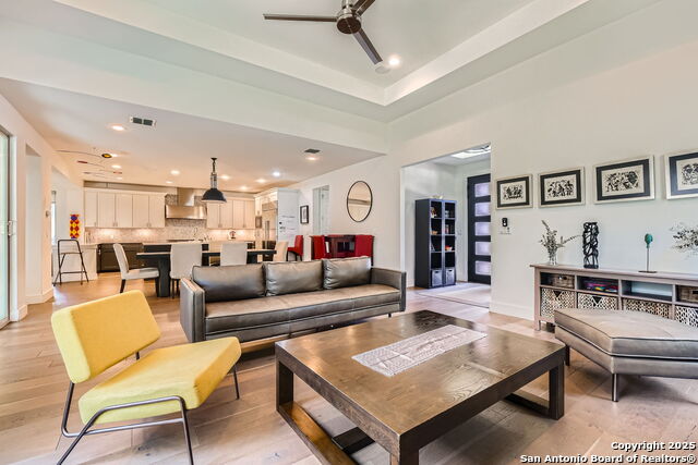 Image 7 of 31 For 7 Saxby