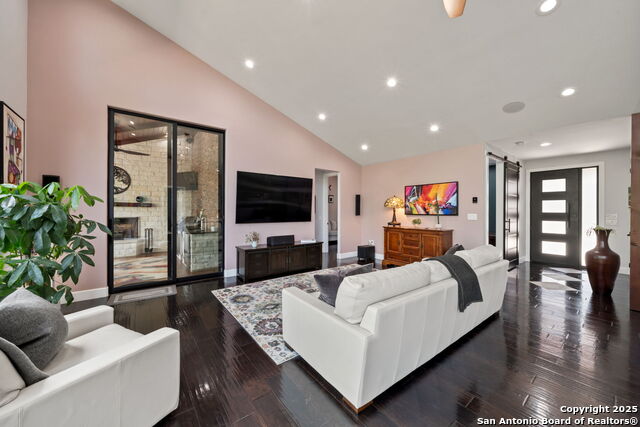 Listing photo id 8 for 172 Bluff
