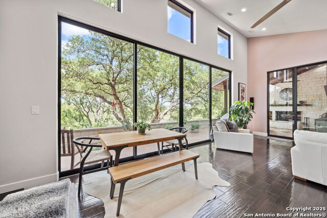 Listing photo id 11 for 172 Bluff