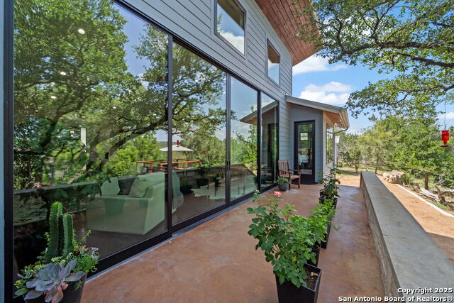 Listing photo id 19 for 172 Bluff