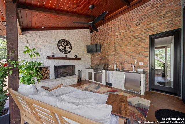 Listing photo id 2 for 172 Bluff