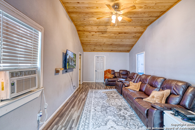 Image 10 of 30 For 806 Park St S