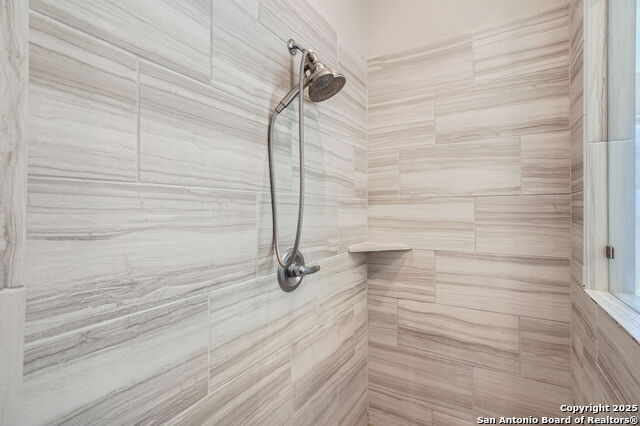 Image 15 of 29 For 4995 Winkler Trail