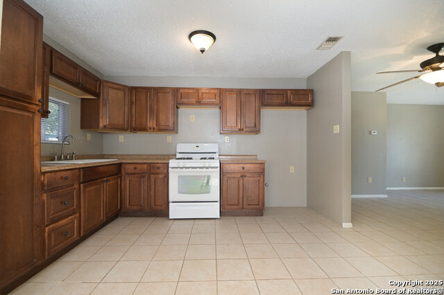 Listing photo id 9 for 5103 Witt