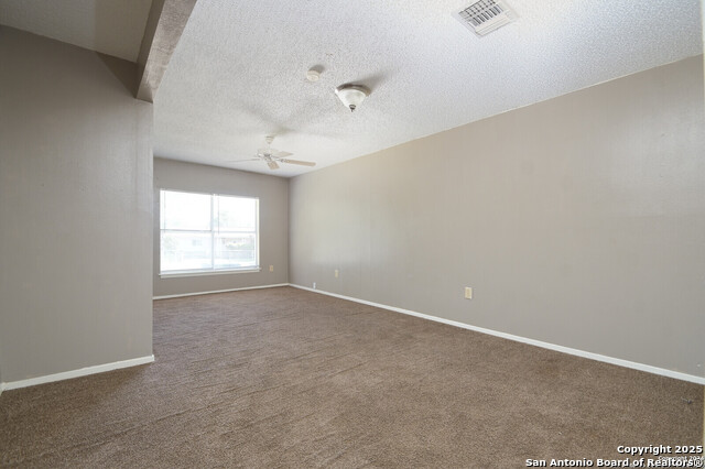 Listing photo id 10 for 5103 Witt