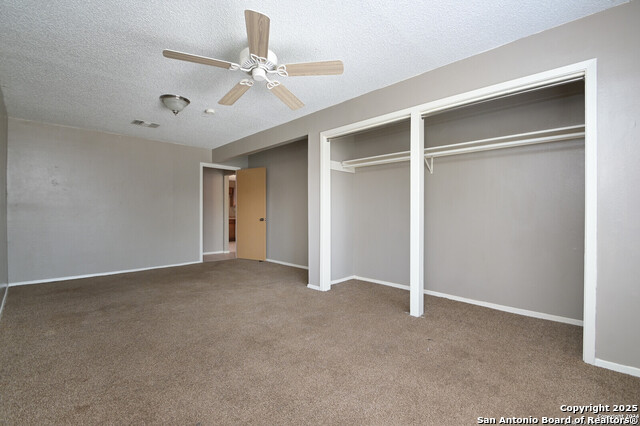 Listing photo id 11 for 5103 Witt
