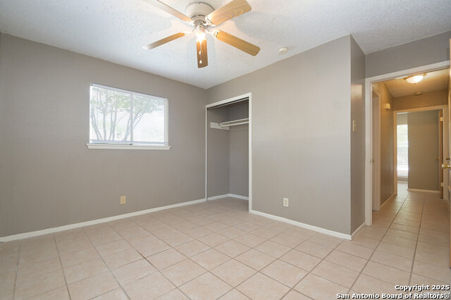 Listing photo id 16 for 5103 Witt