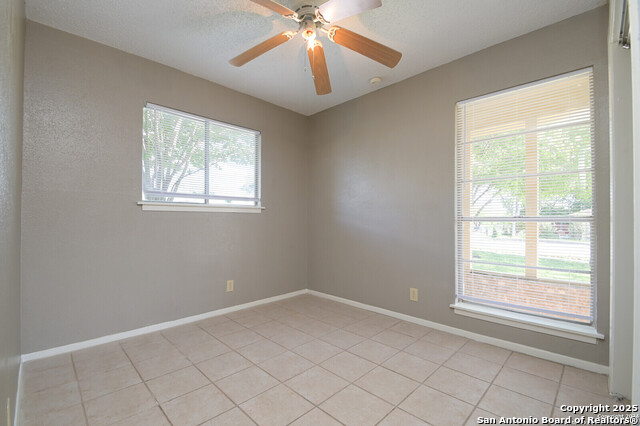 Listing photo id 17 for 5103 Witt