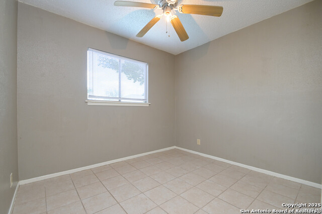 Listing photo id 19 for 5103 Witt