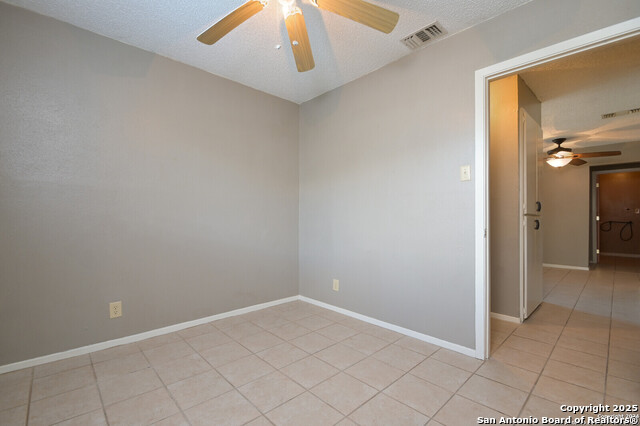 Listing photo id 20 for 5103 Witt