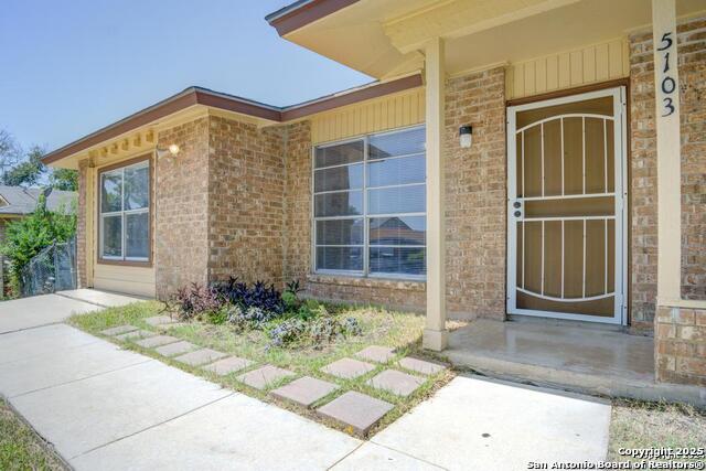 Listing photo id 3 for 5103 Witt