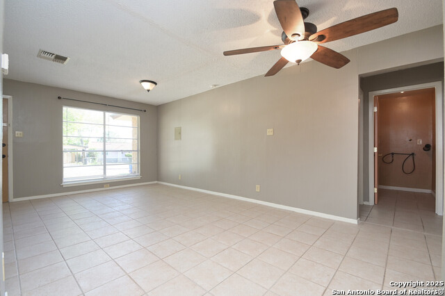 Listing photo id 5 for 5103 Witt