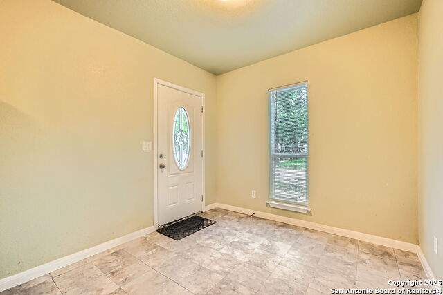 Listing photo id 1 for 209 N Picoso St