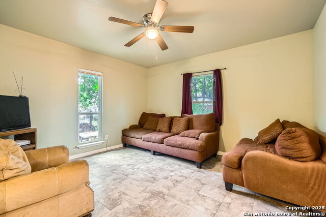 Listing photo id 2 for 209 N Picoso St
